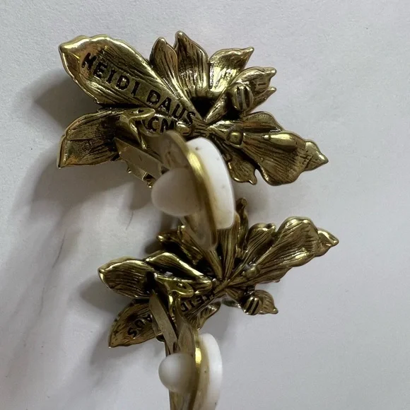 Heidi Daus 🆕 “Late Bloomer” Clip Earrings Swarovski - Picture 6 of 6